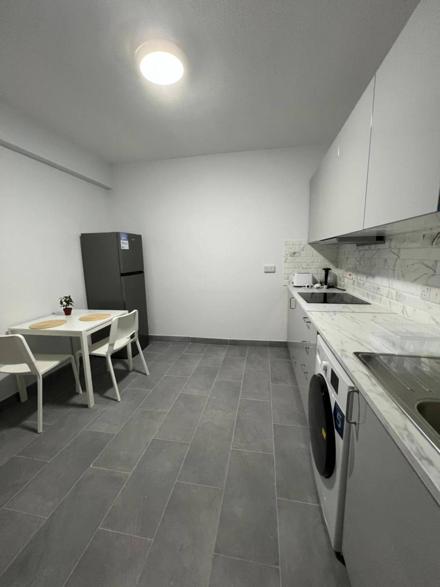 Tower Court Rooms Larnaca Dış mekan fotoğraf